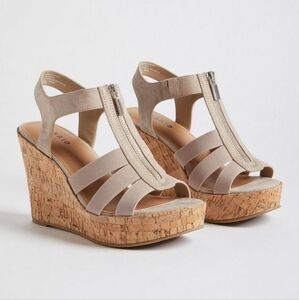 NWOT Torrid Platform Tan Sandals